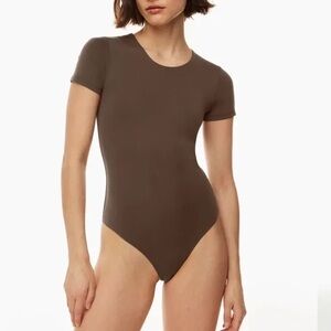Babaton Contour Crew Shortsleeve Bodysuit